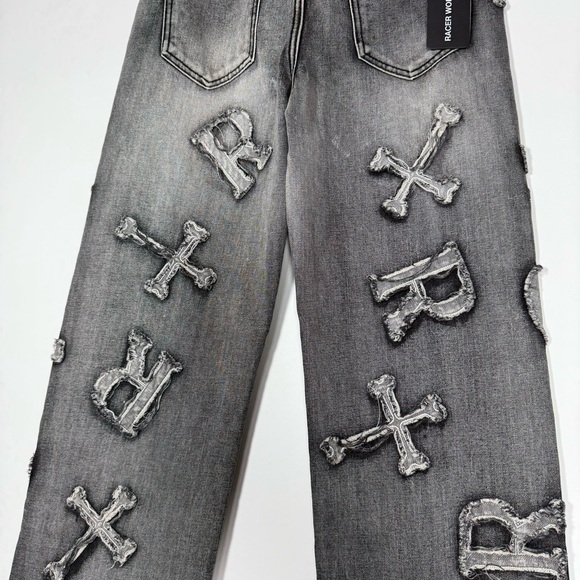 NWT Racer Worldwide Women’s Distressed Letter Patched Baggy Jeans in Size 28 - Picture 9 of 12